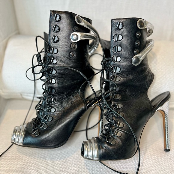 Manolo Blahnik | Leather |  Lace Up Booties | RARE - Picture 12 of 14